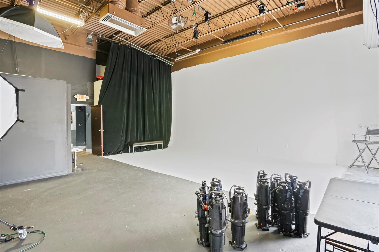 STARPOINTE 02 SERVICE CENTER - Commercial Lease