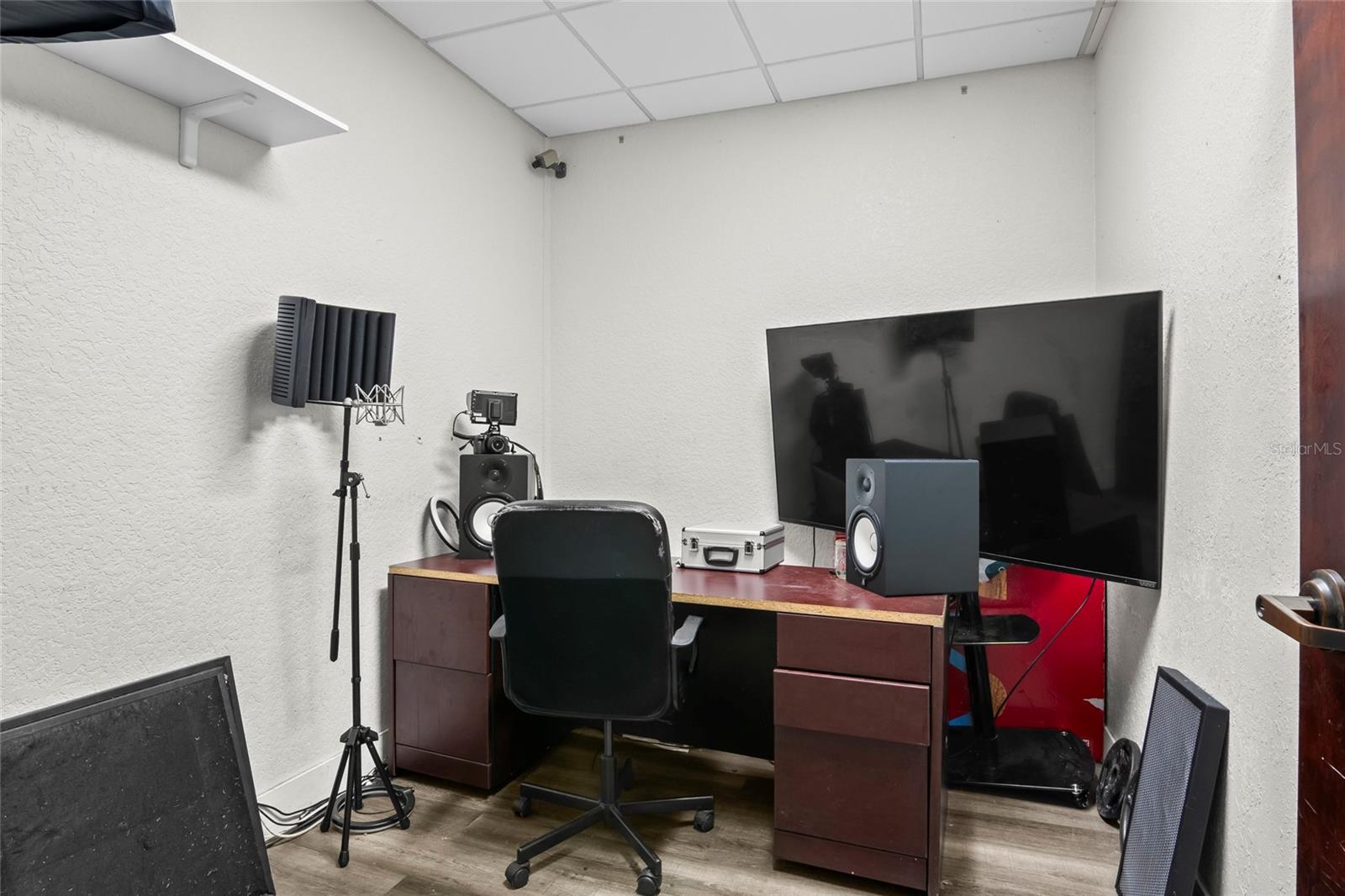 STARPOINTE 02 SERVICE CENTER - Commercial Lease