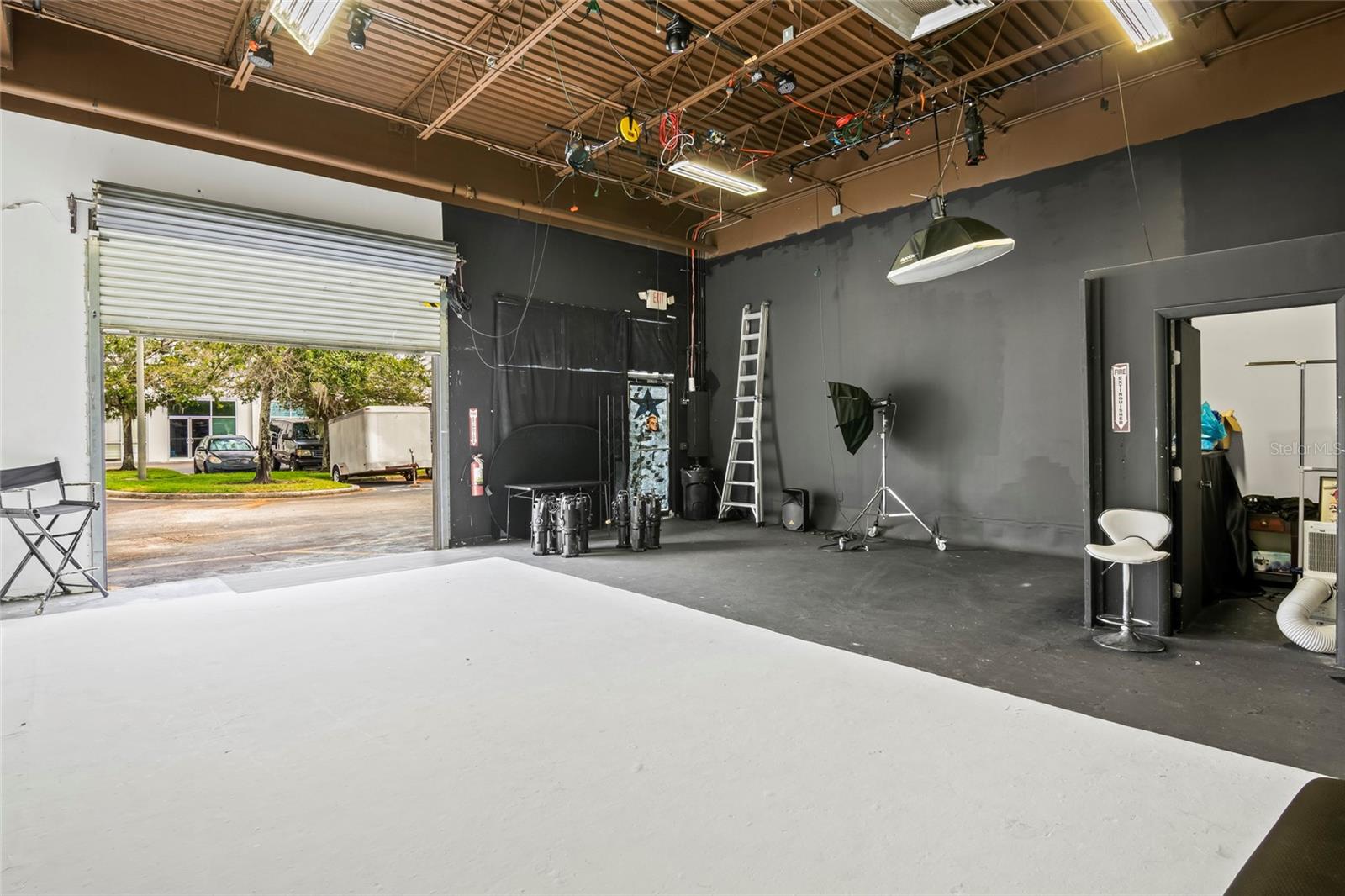 STARPOINTE 02 SERVICE CENTER - Commercial Lease