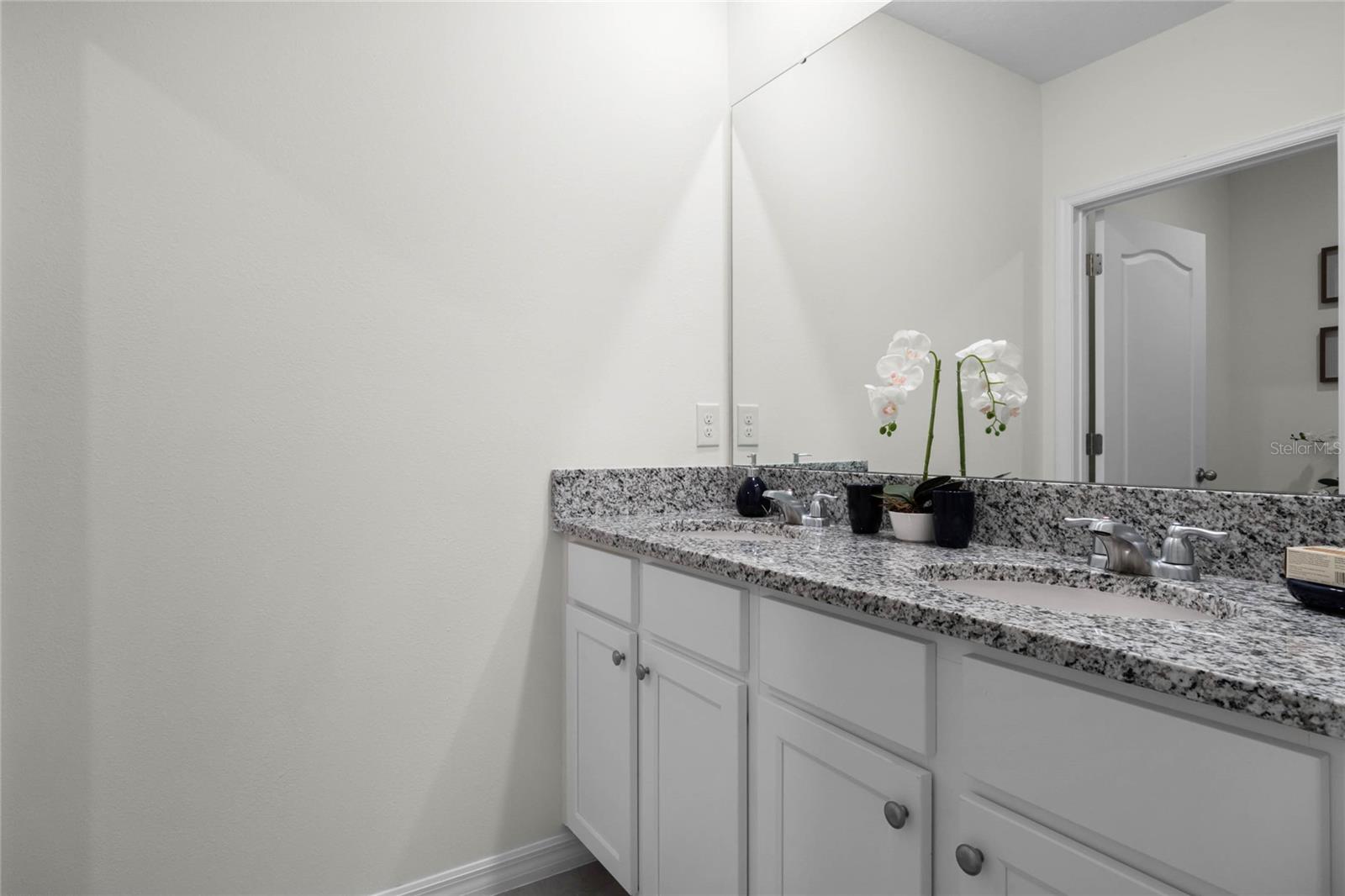 RIVIERA BELLA UN 9C - Residential