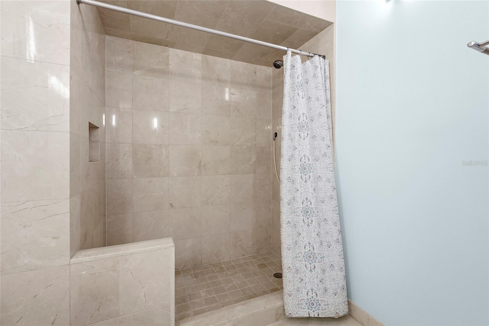 SEA GATE CLUB - Residential