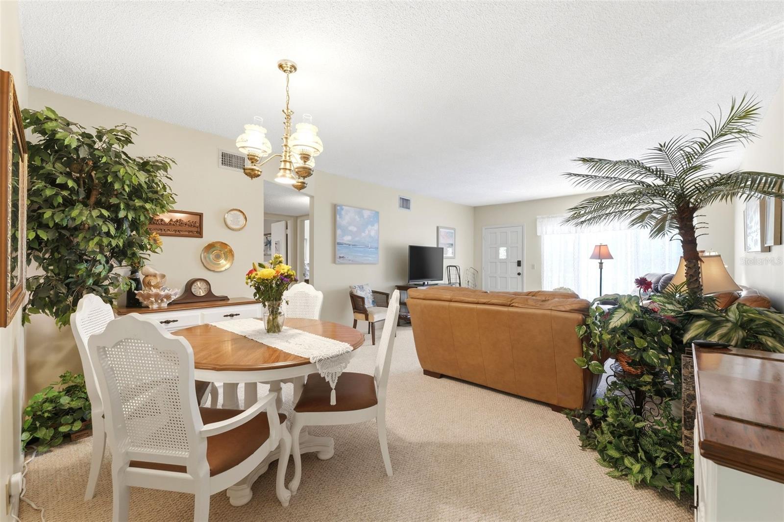 ON TOP OF THE WORLD - Residential