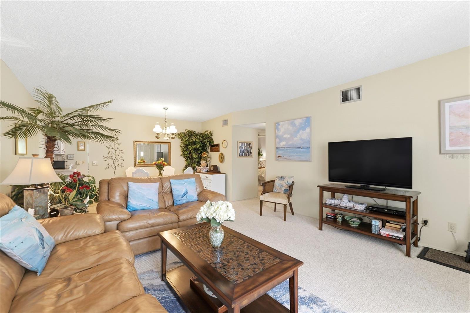 ON TOP OF THE WORLD - Residential