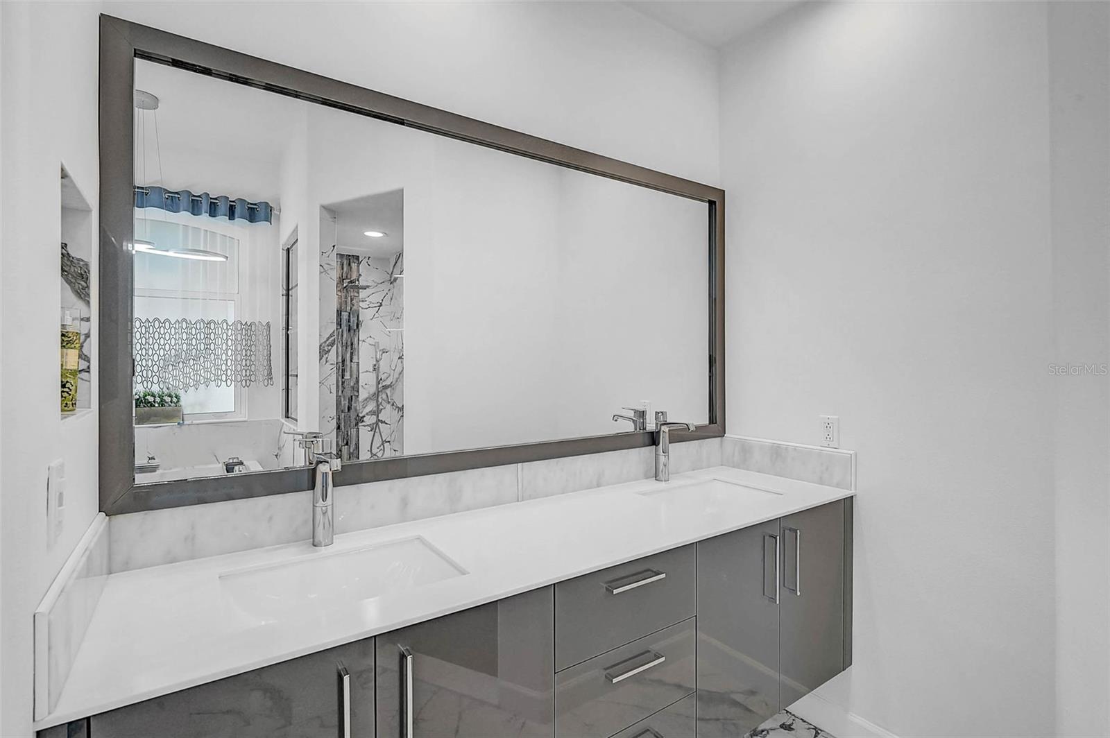 BAY OAKS ESTATES - Residential