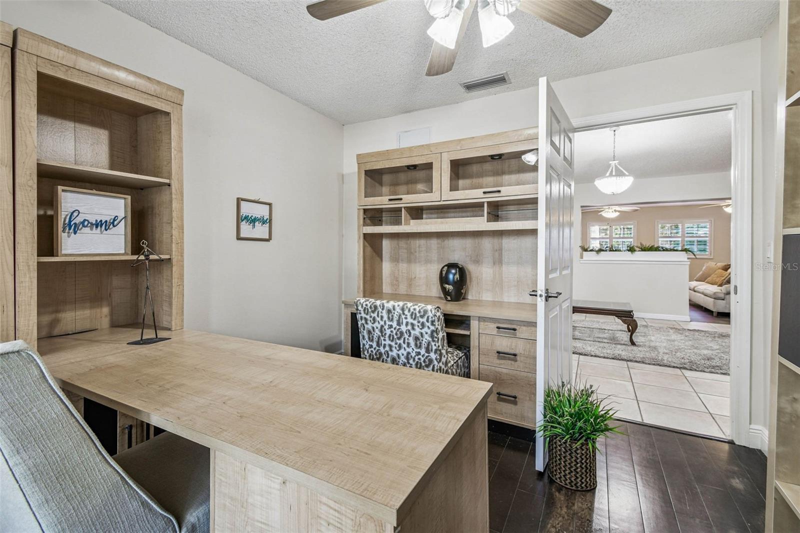 CARROLLWOOD SPGS UNIT 1 - Residential Lease