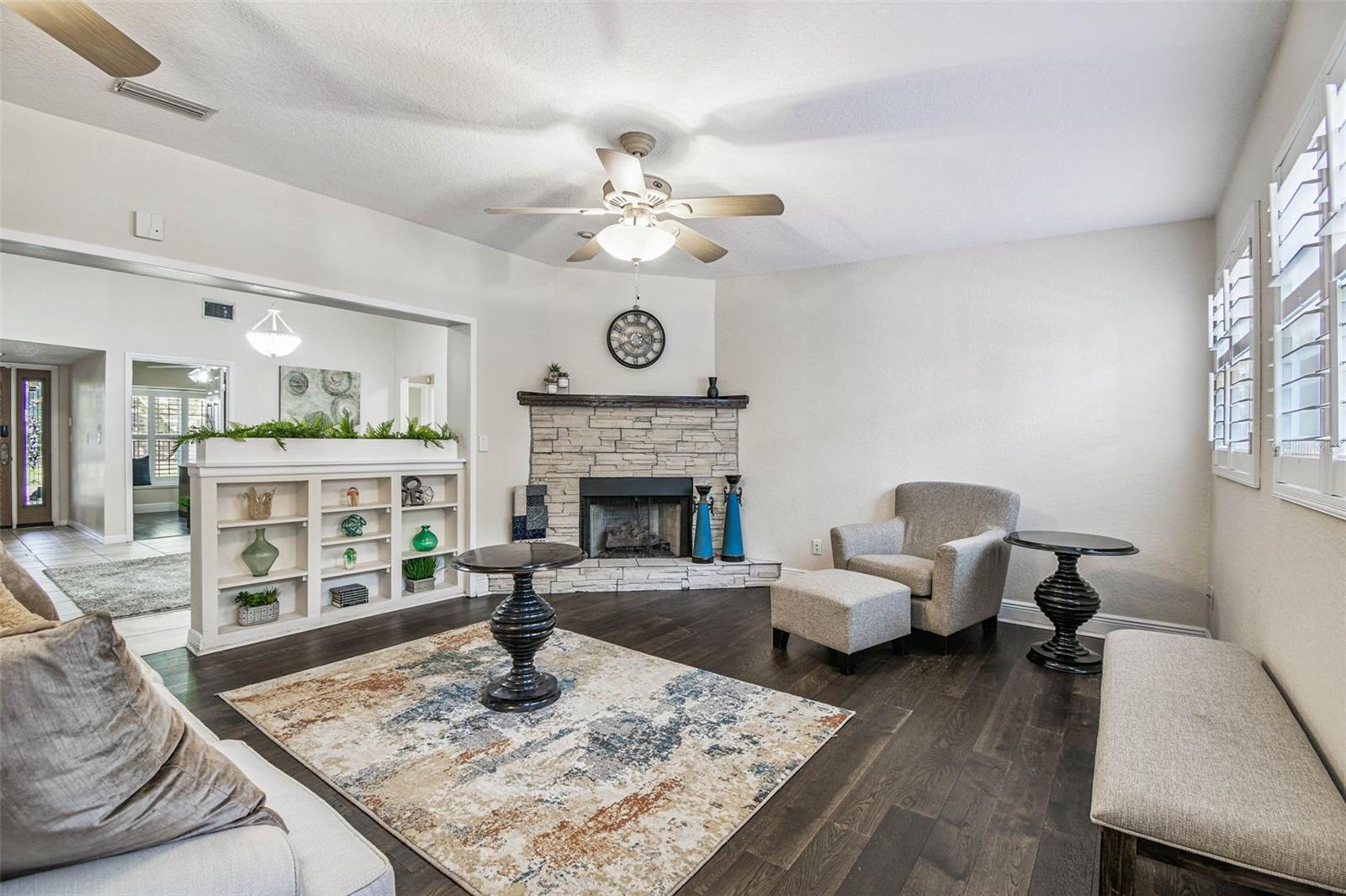 CARROLLWOOD SPGS UNIT 1 - Residential Lease