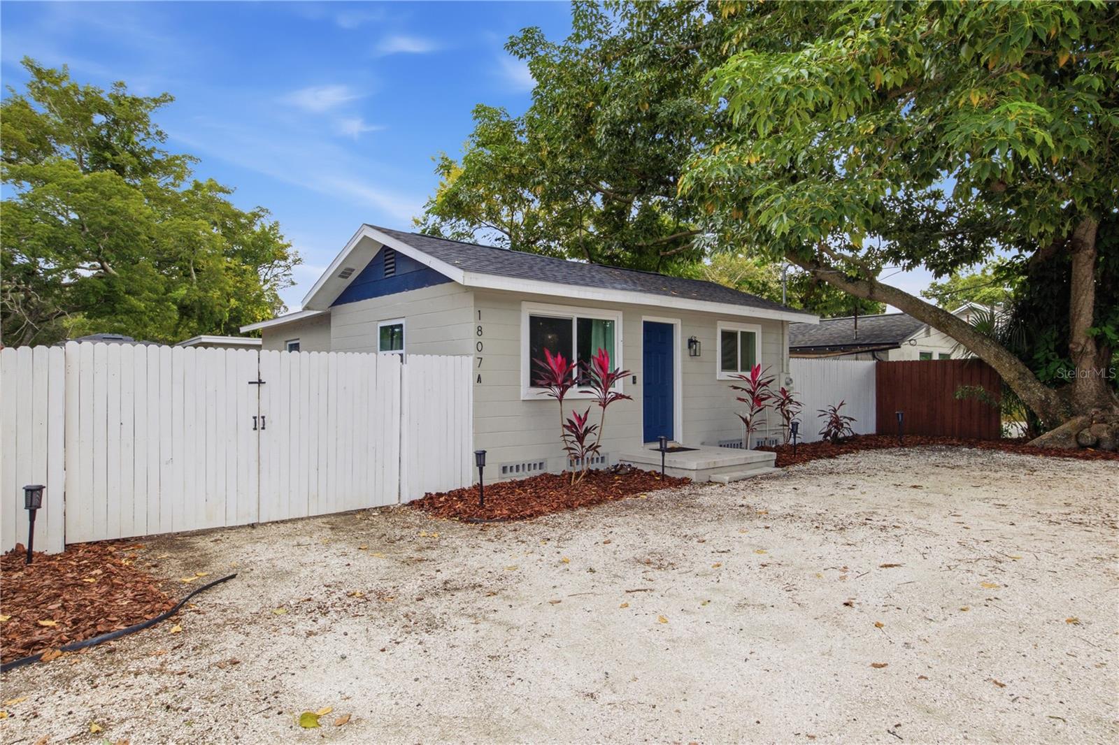 1807 DOUGLAS AVENUE