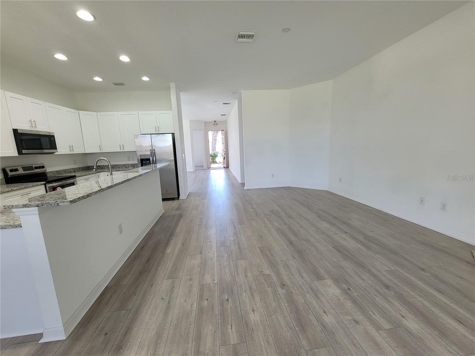 COUNTRY WALK - Residential Lease