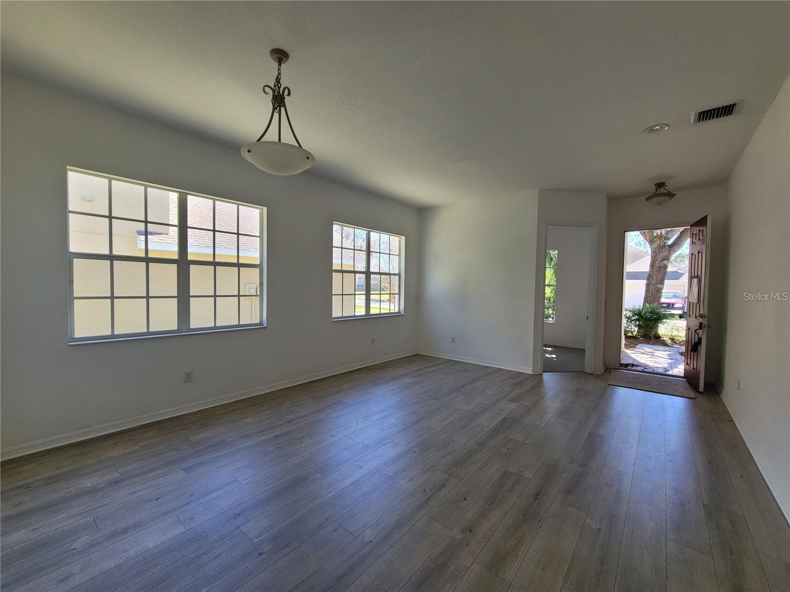 COUNTRY WALK - Residential Lease