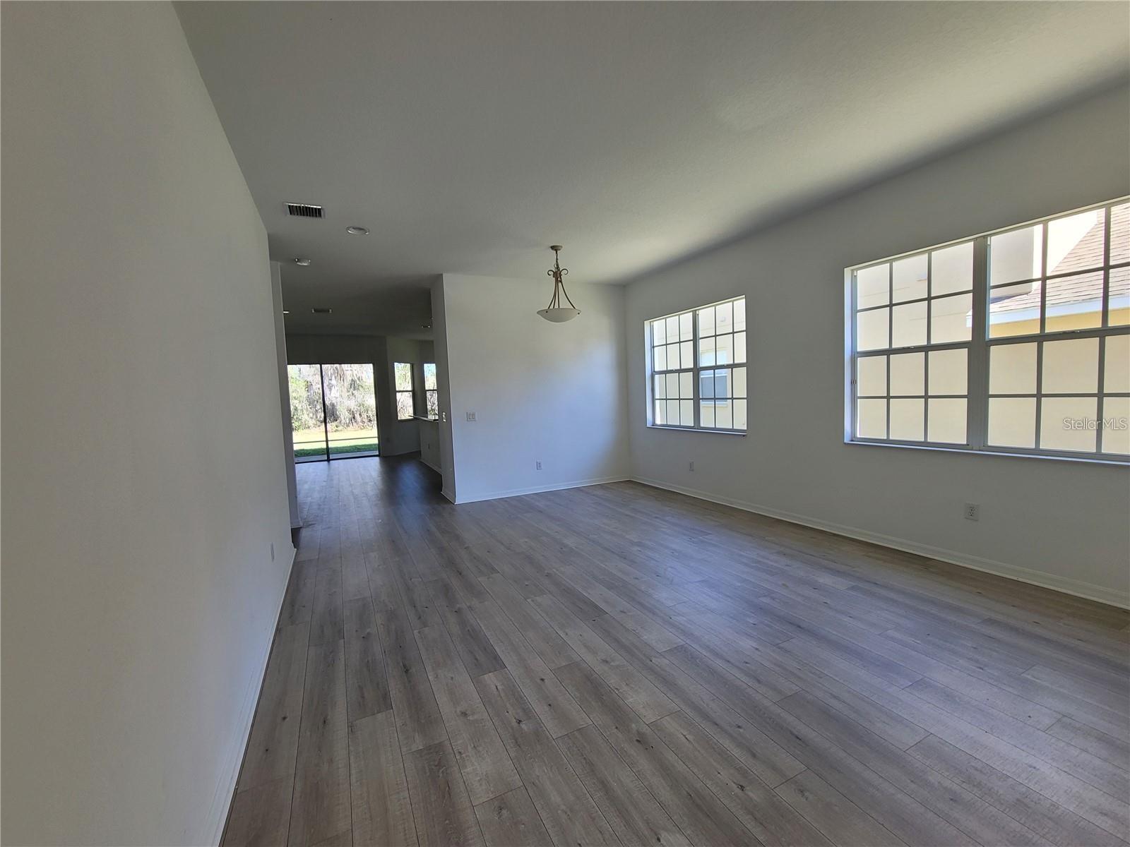 COUNTRY WALK - Residential Lease