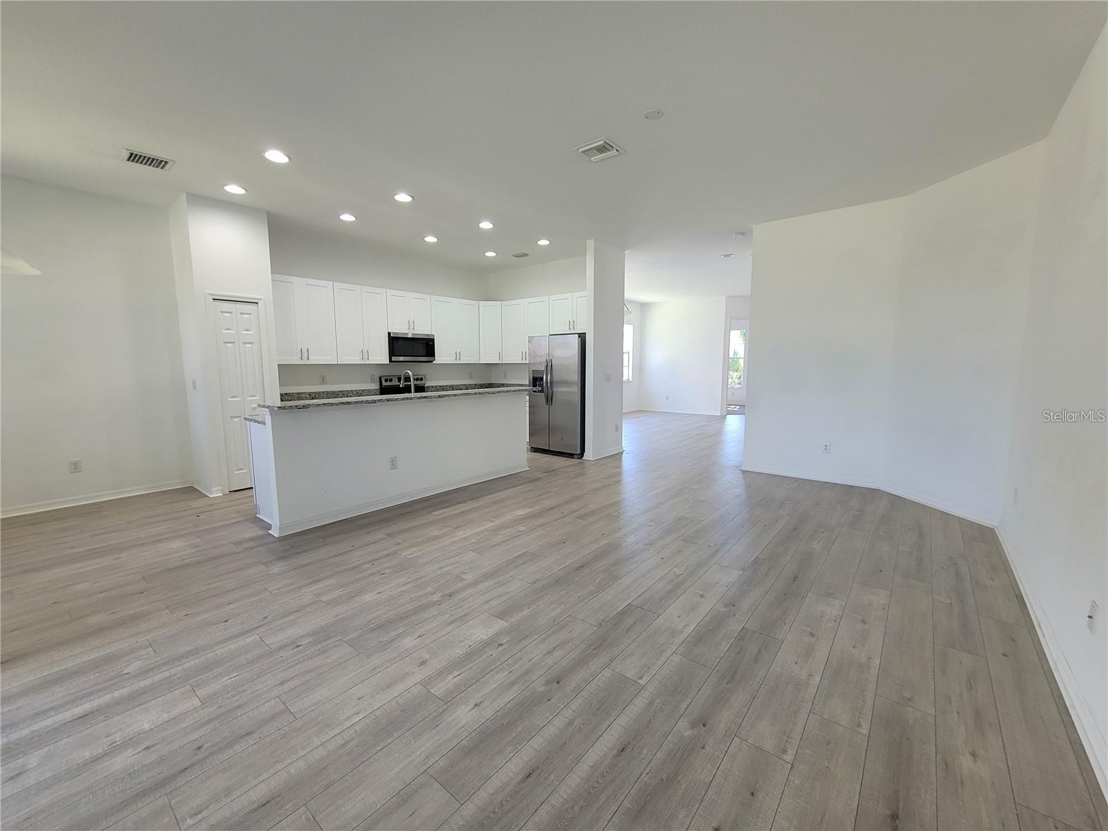 COUNTRY WALK - Residential Lease