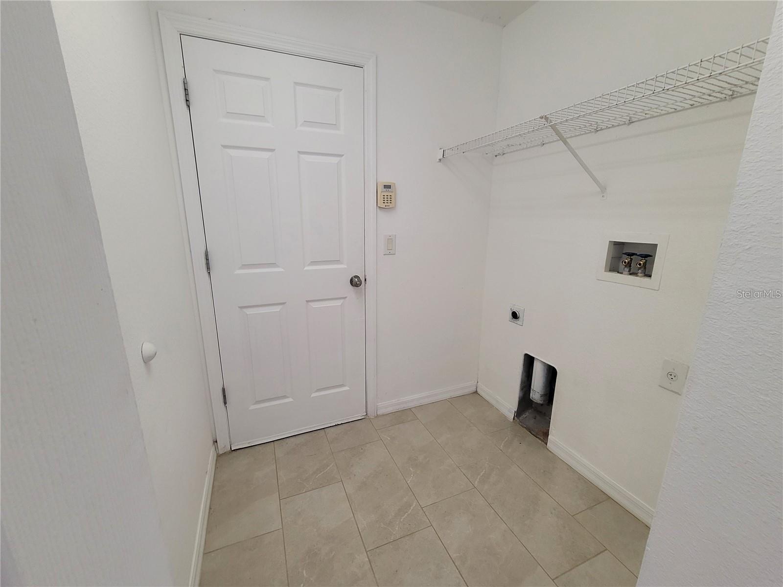 COUNTRY WALK - Residential Lease