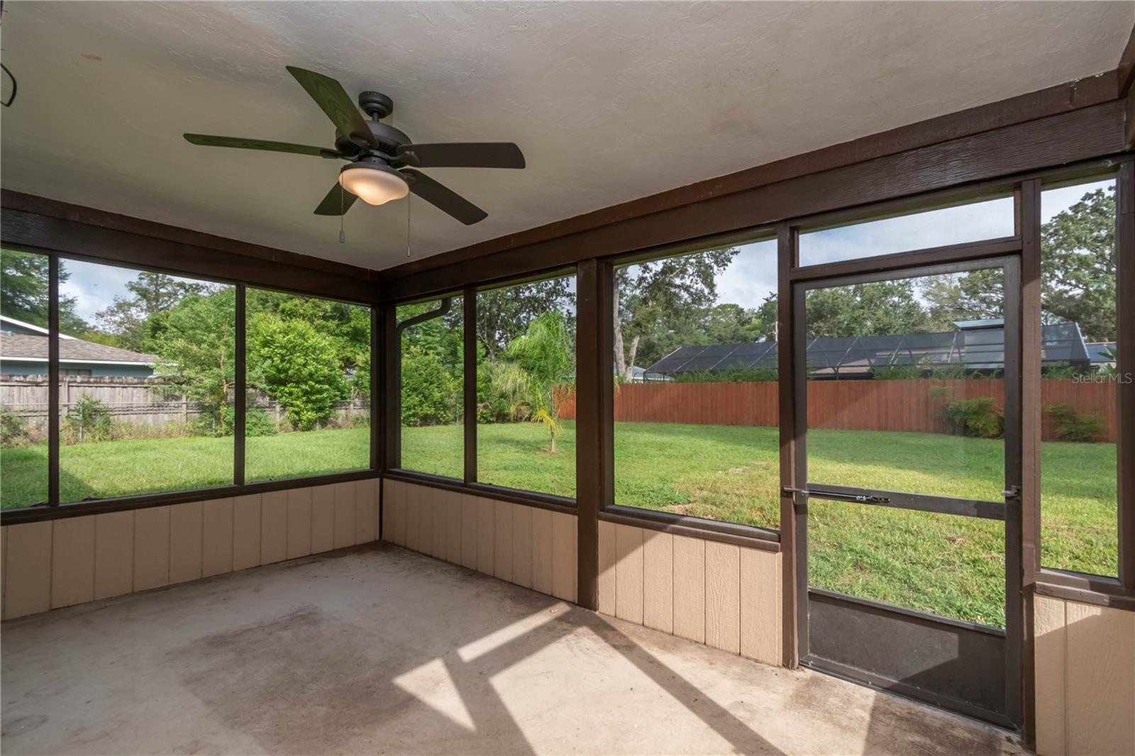 COUNTRY ESTATE - Residential Lease