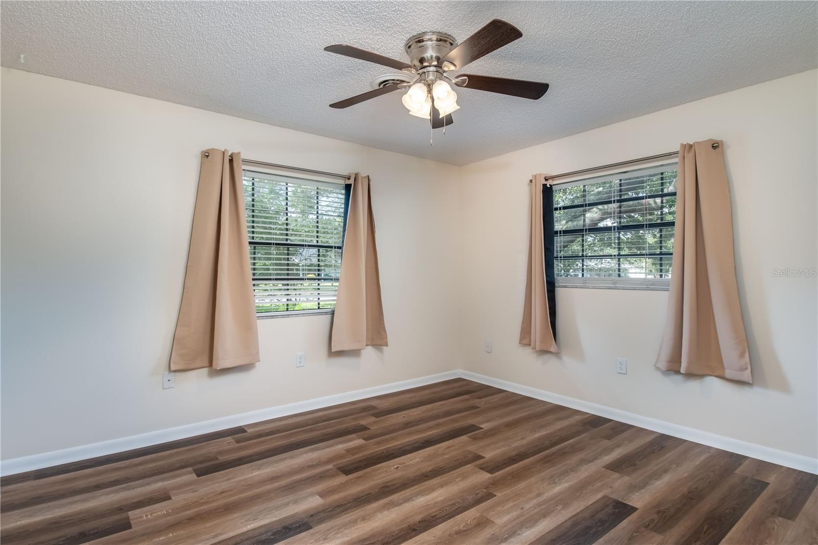 COUNTRY ESTATE - Residential Lease