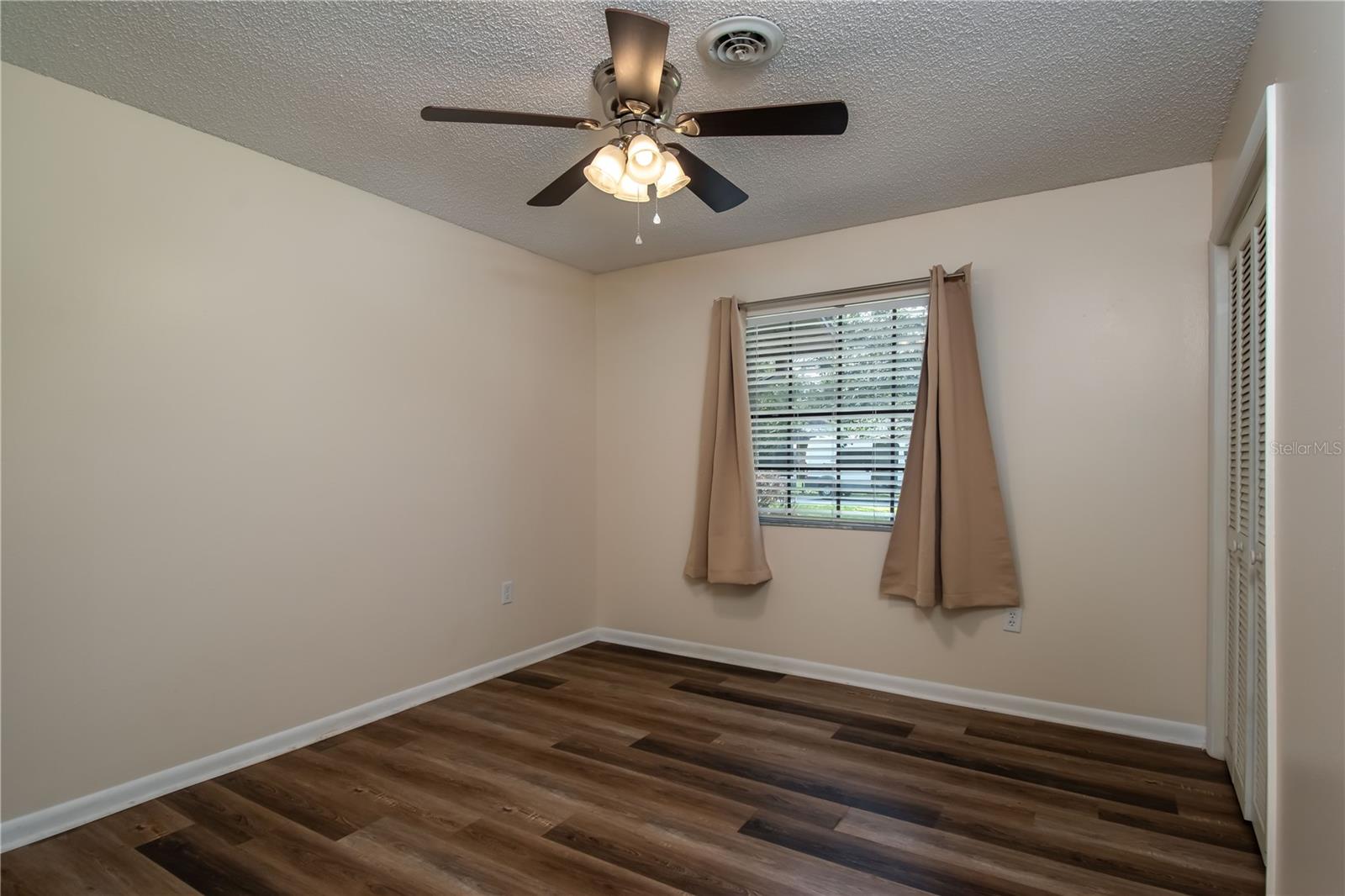 COUNTRY ESTATE - Residential Lease