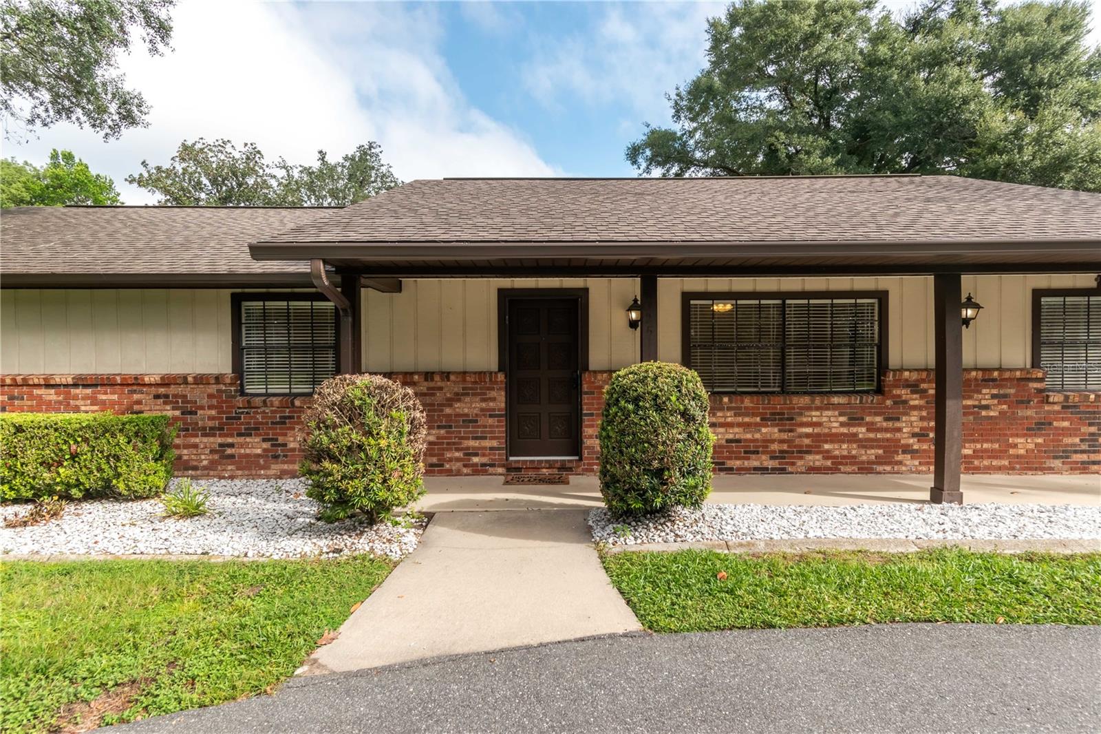 COUNTRY ESTATE - Residential Lease