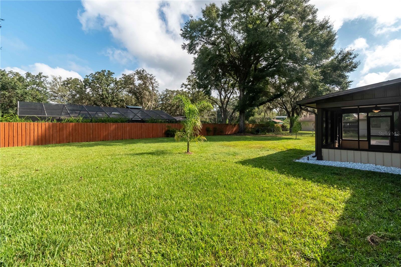 COUNTRY ESTATE - Residential Lease