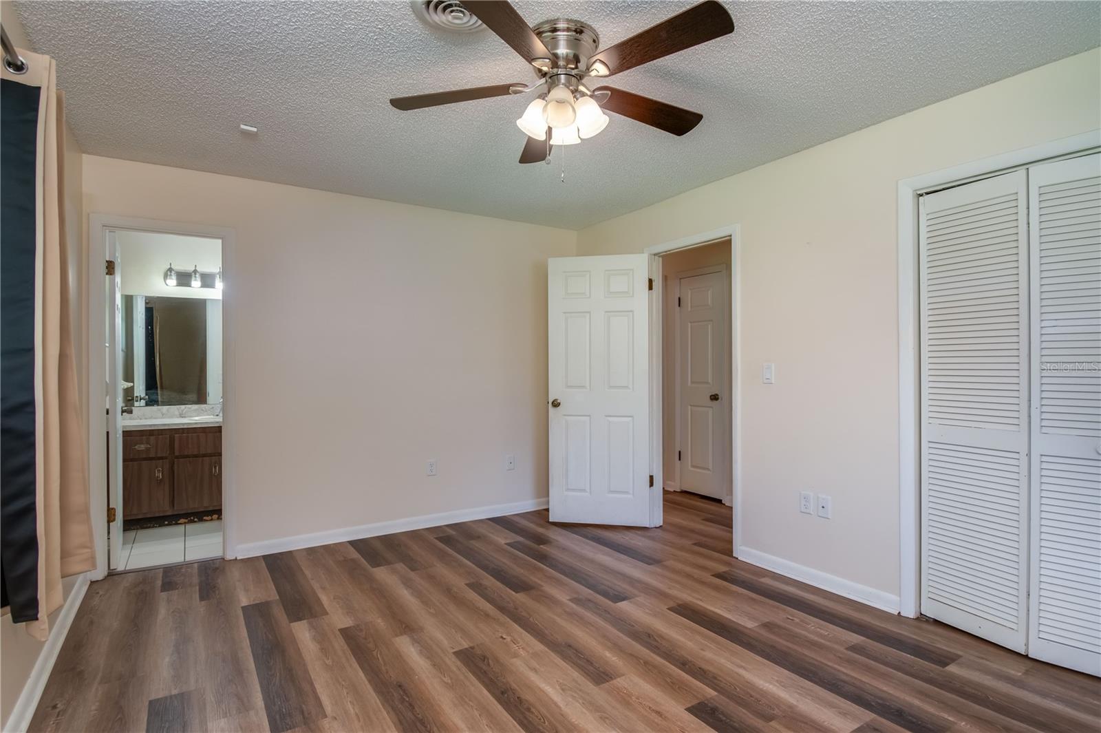 COUNTRY ESTATE - Residential Lease
