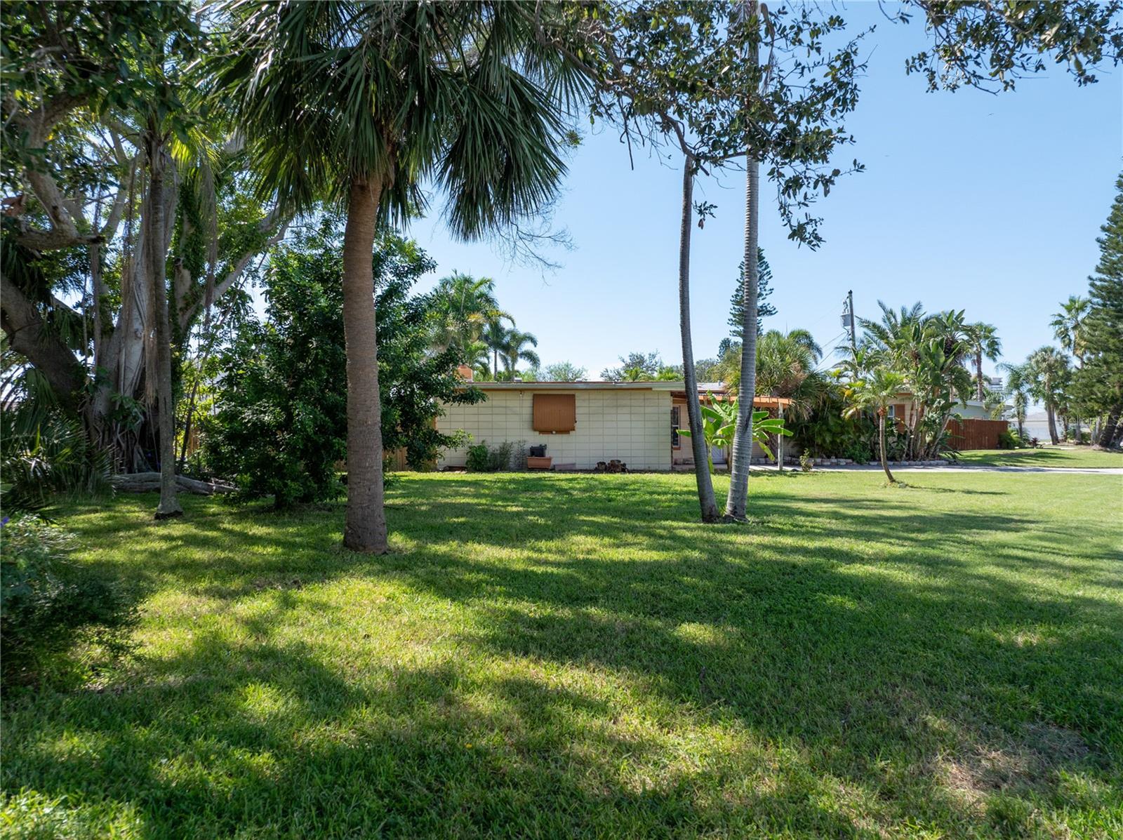 PASADENA ISLE - Residential