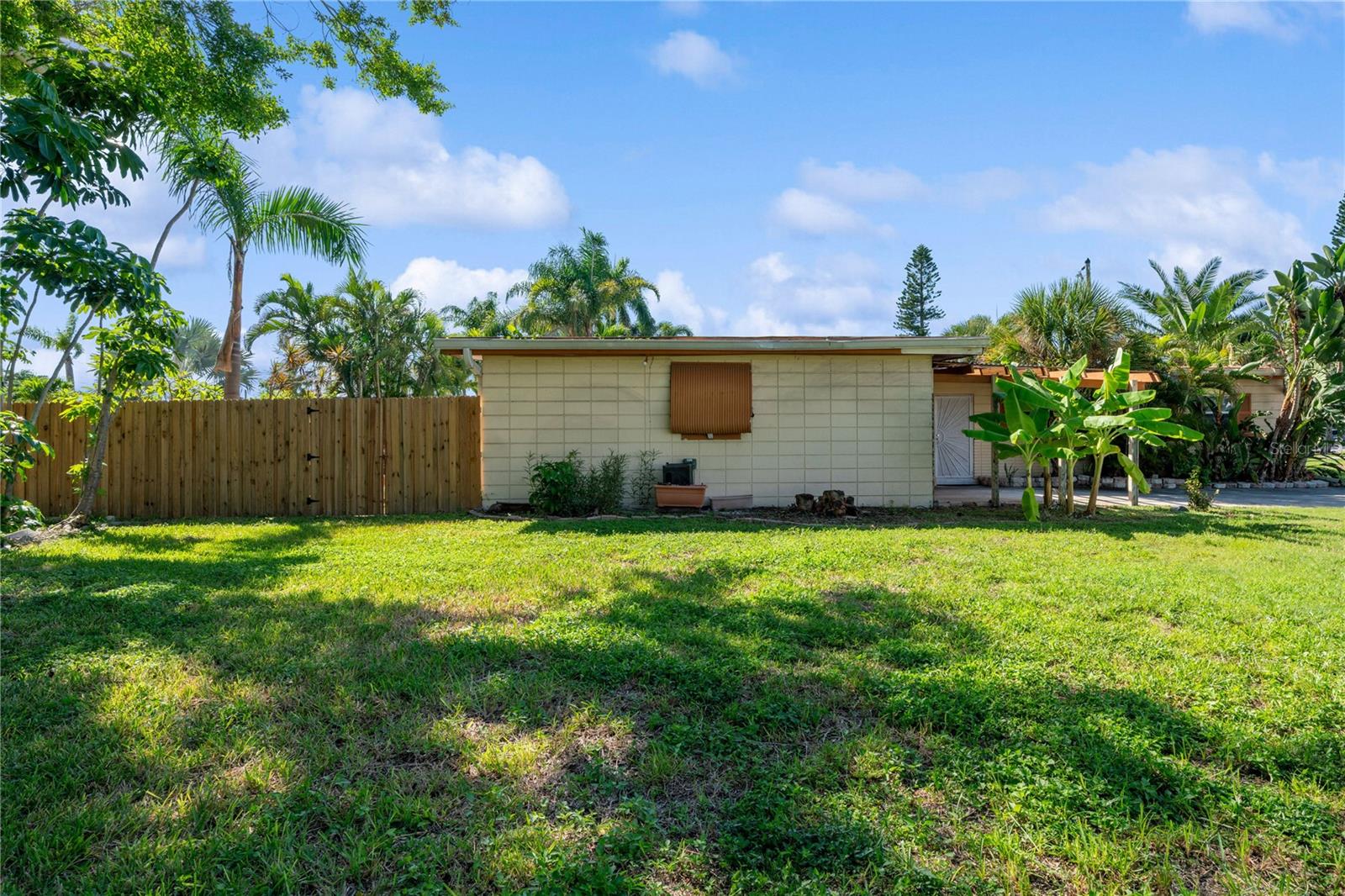 PASADENA ISLE - Residential