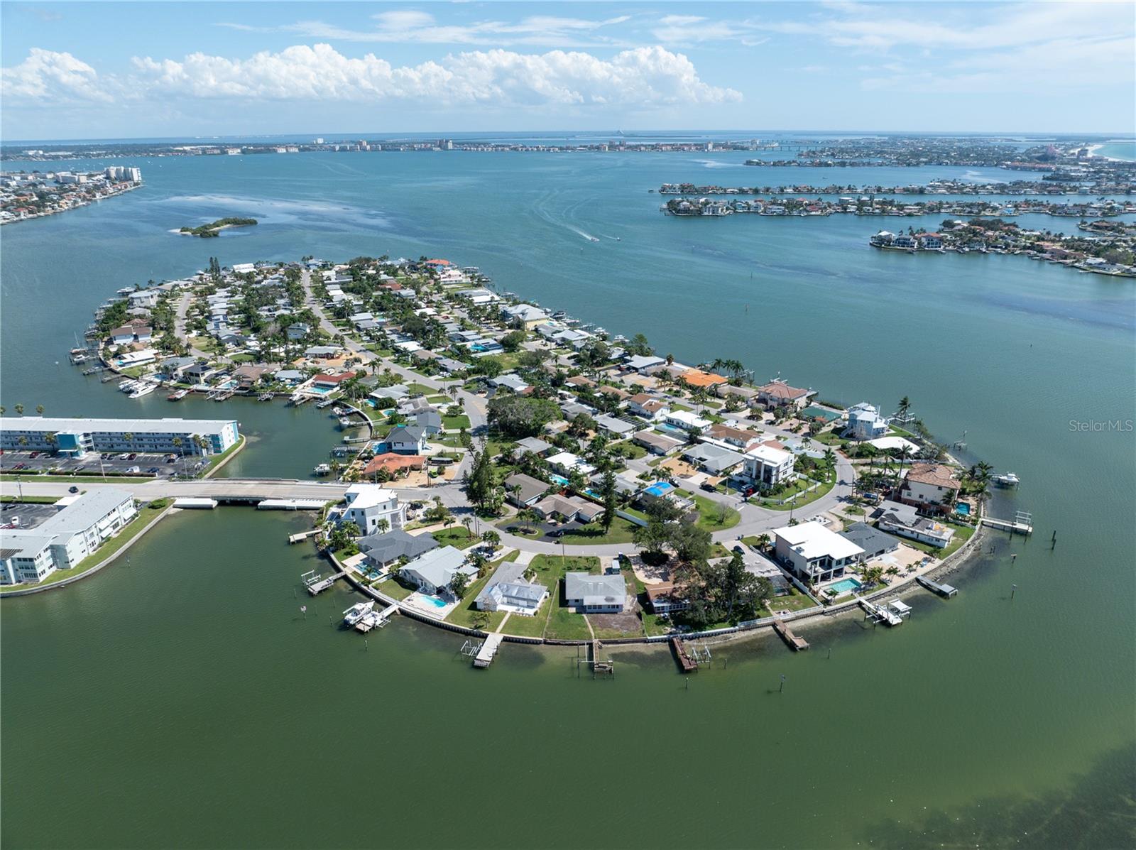 PASADENA ISLE - Residential