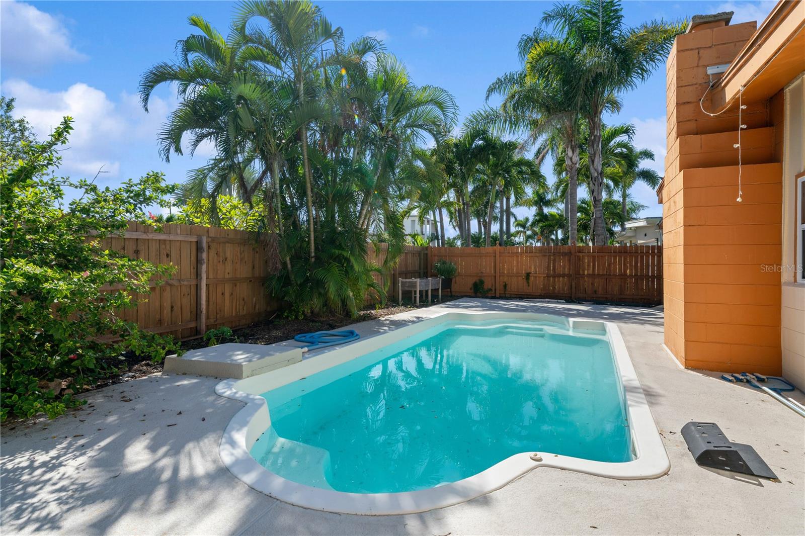 PASADENA ISLE - Residential