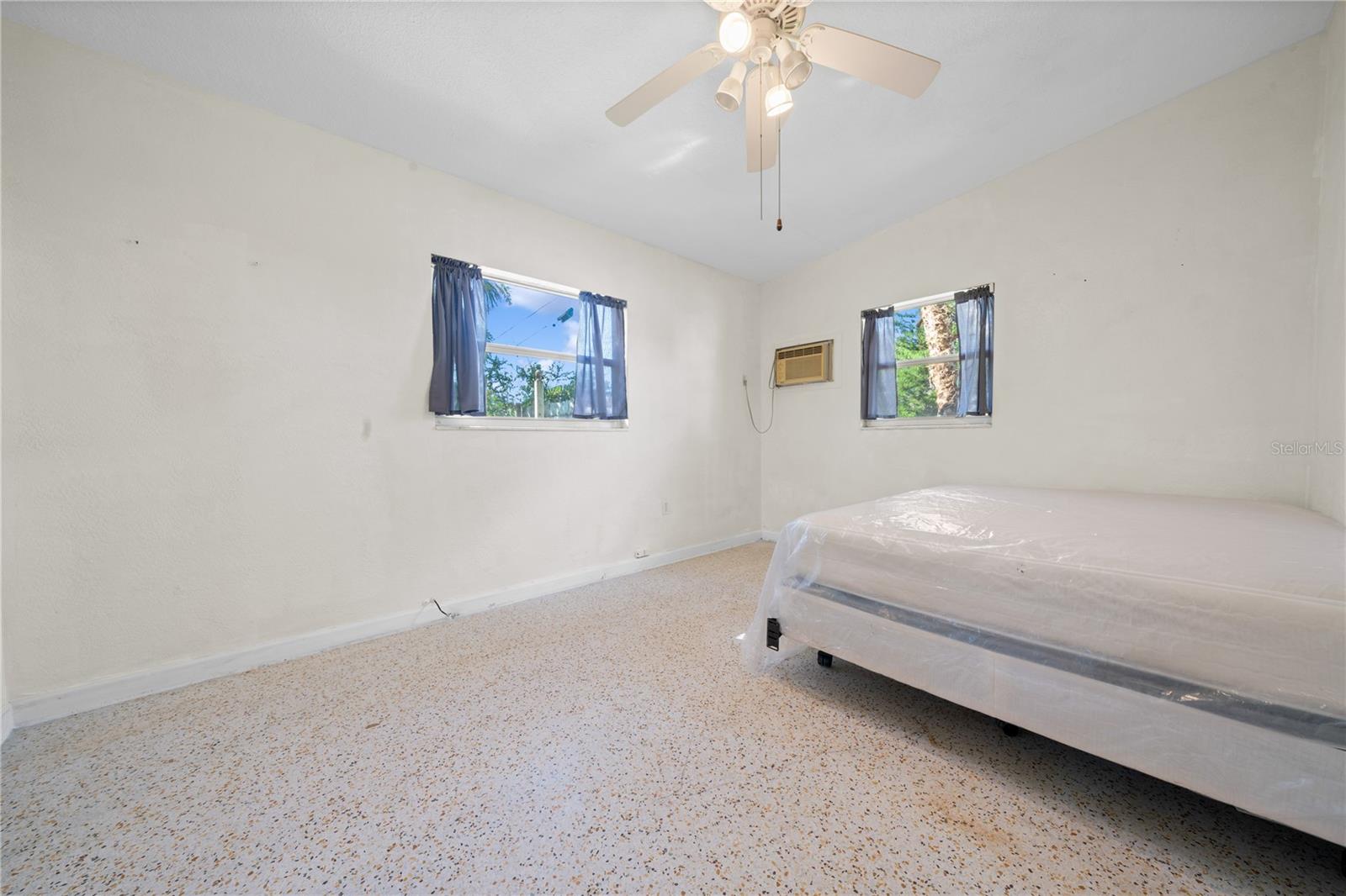 PASADENA ISLE - Residential