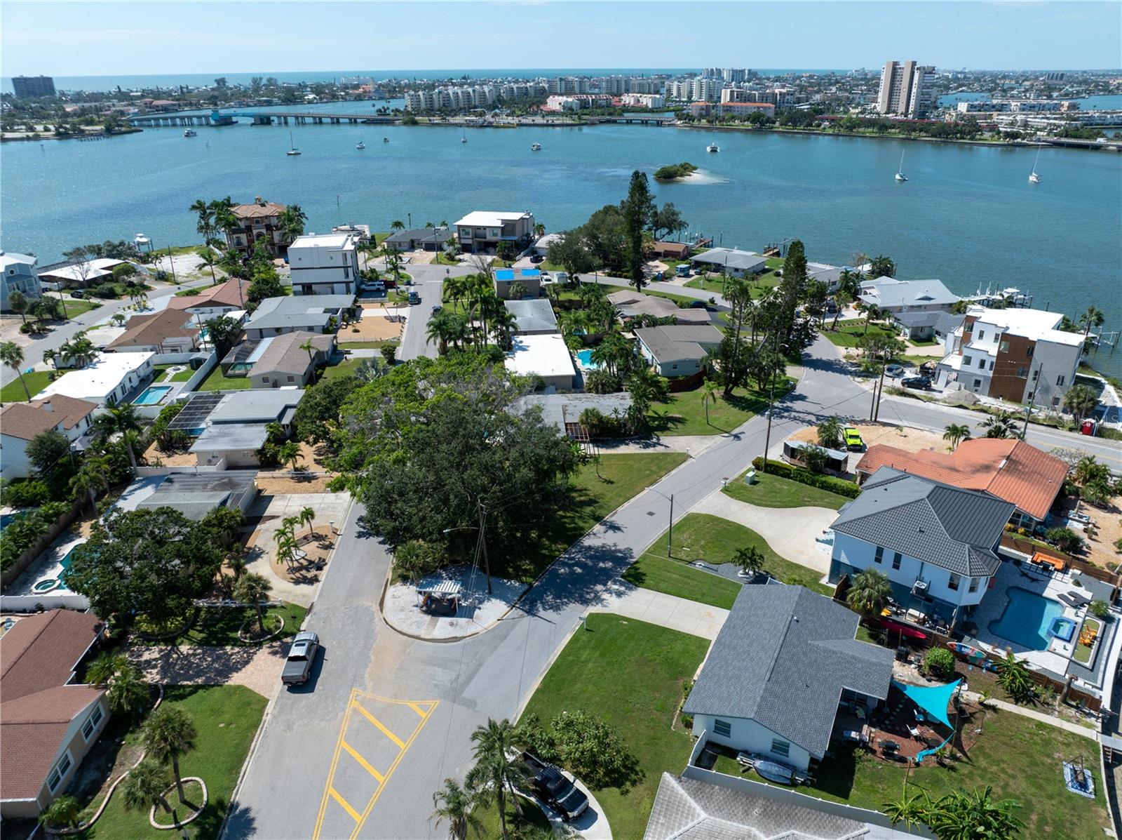 PASADENA ISLE - Residential