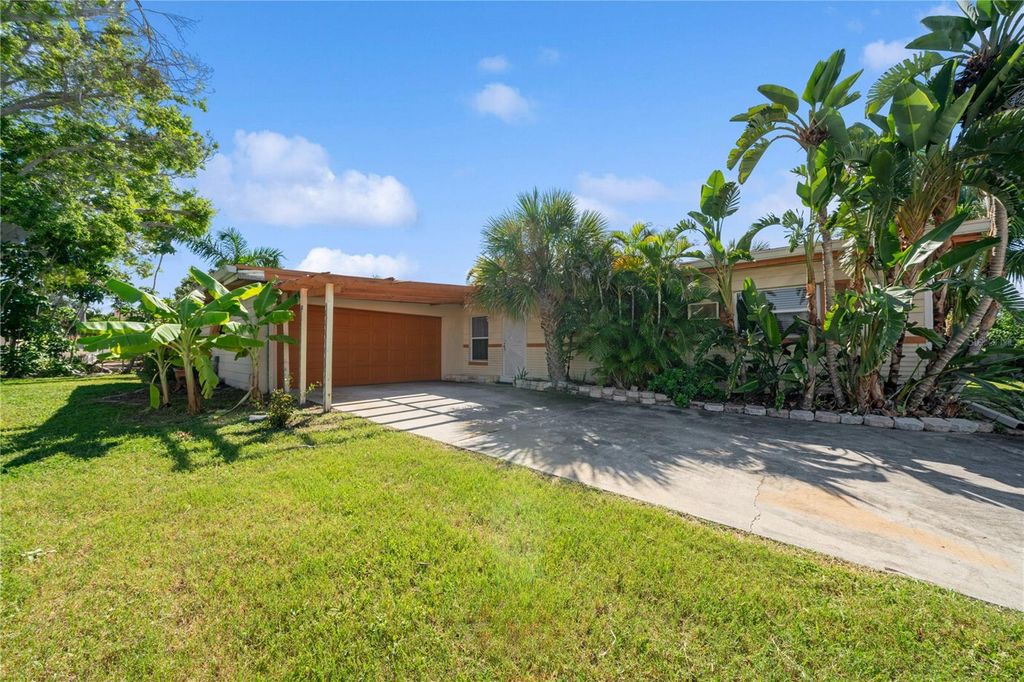 Photo of 6903 S Shore Drive S, South Pasadena, FL 33707 (MLS # TB8429123)