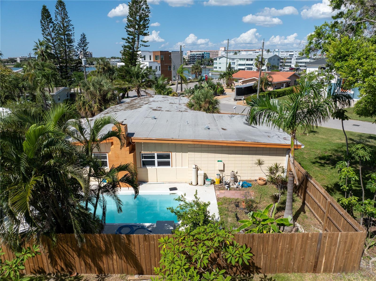 PASADENA ISLE - Residential