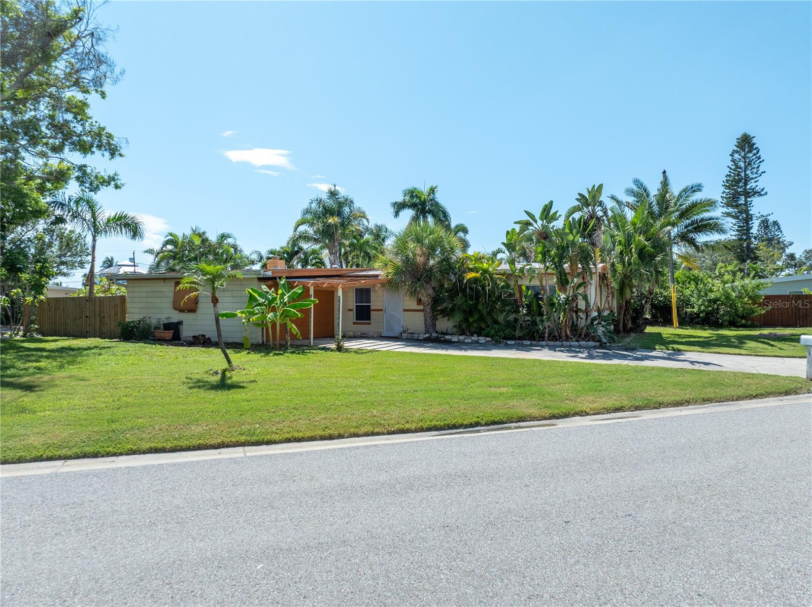 PASADENA ISLE - Residential