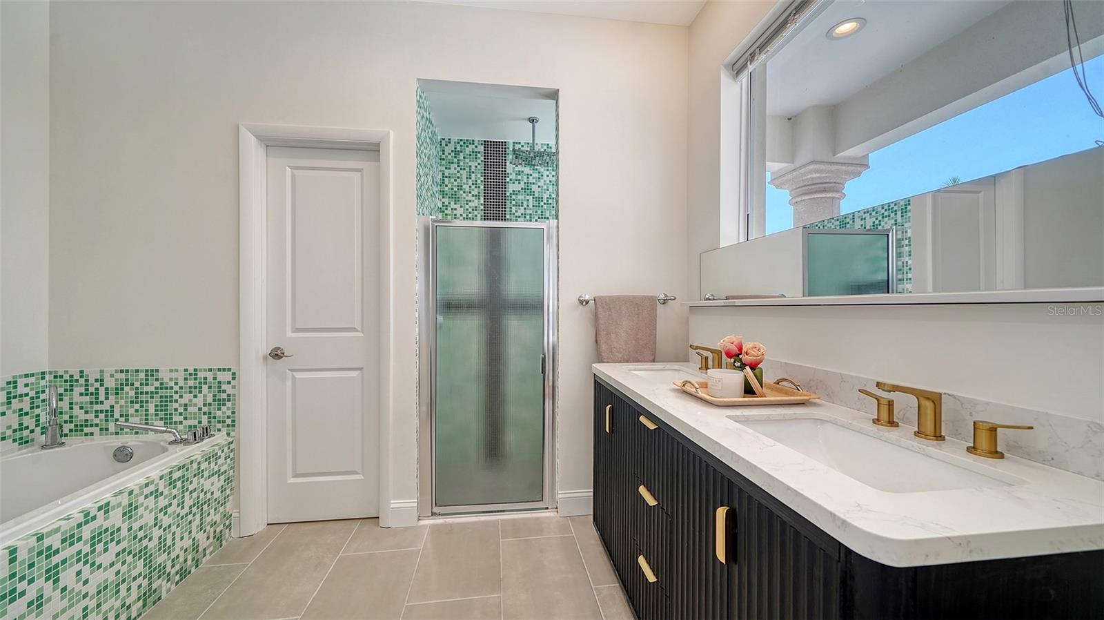 SAPPHIRE SHORES - Residential