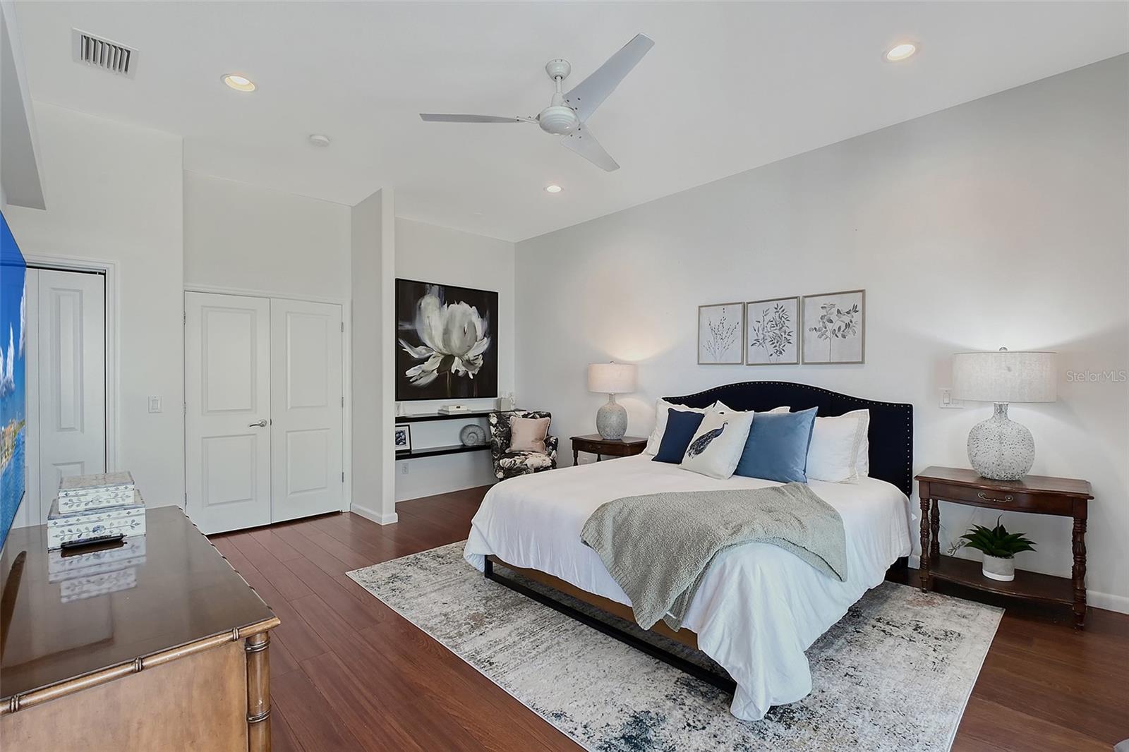 SAPPHIRE SHORES - Residential