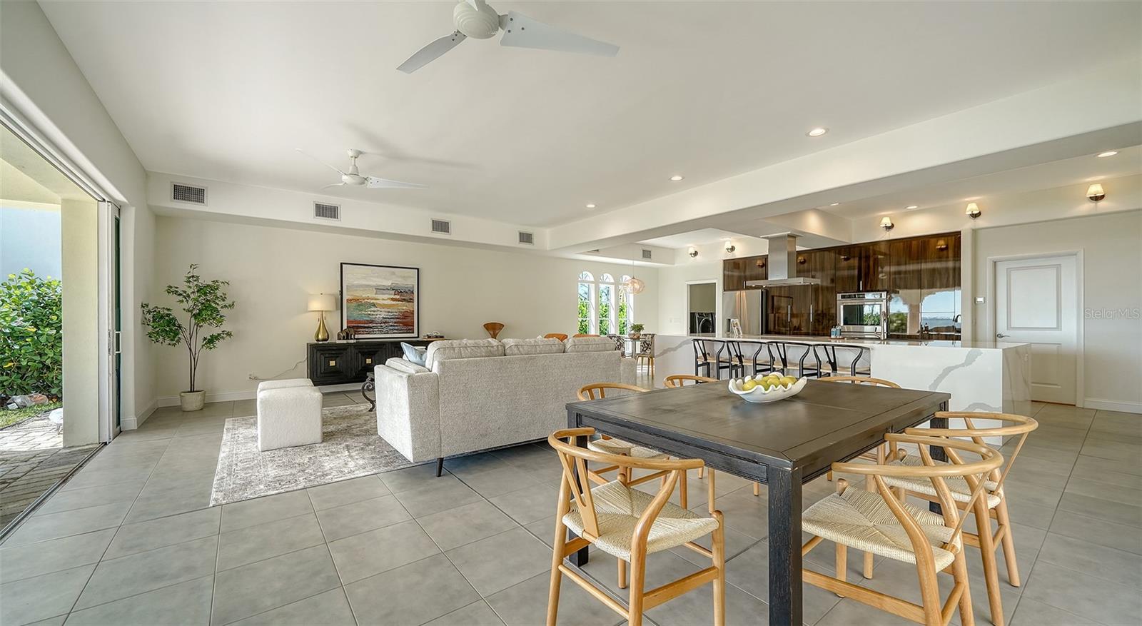 SAPPHIRE SHORES - Residential