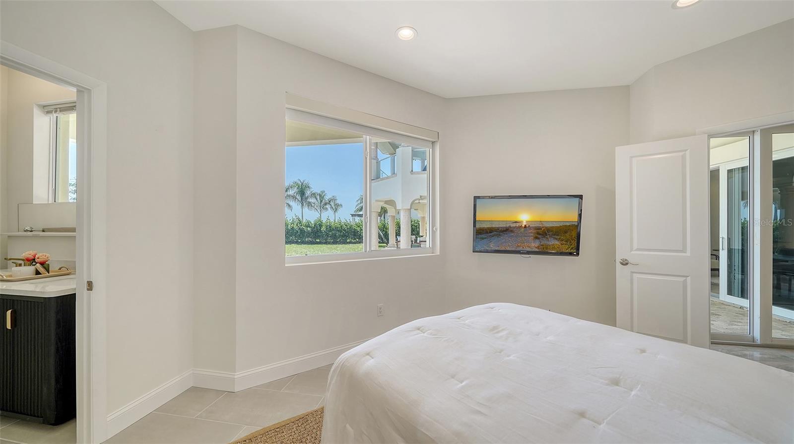 SAPPHIRE SHORES - Residential