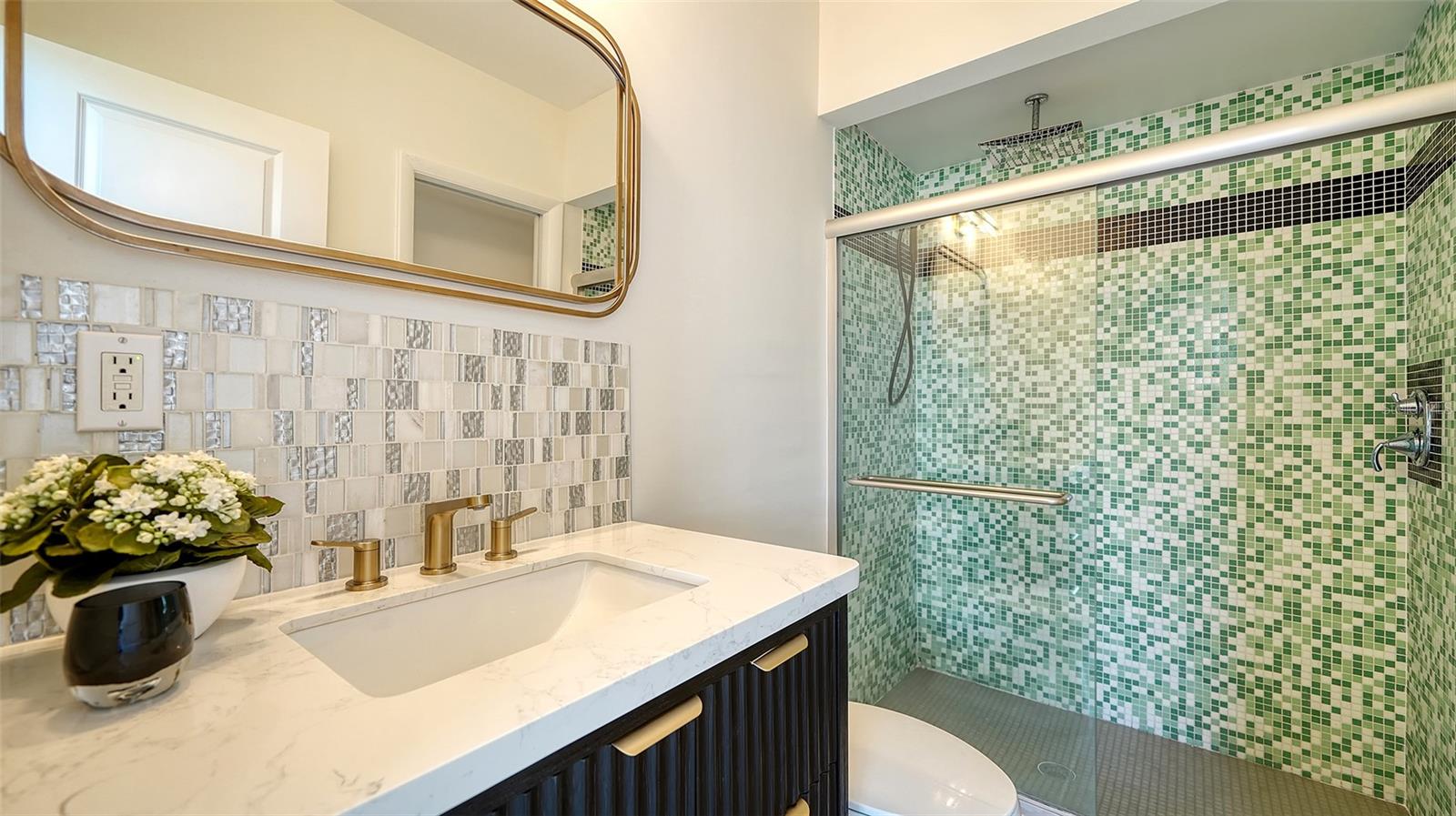 SAPPHIRE SHORES - Residential