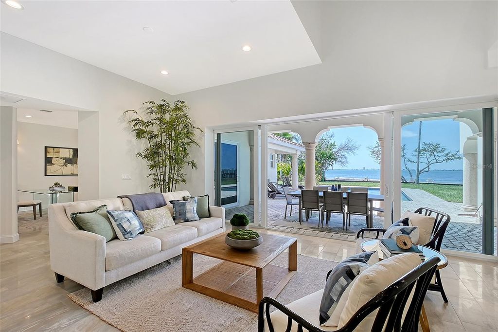 Photo of 404 S Shore Drive, Sarasota, FL 34234 (MLS # A4648092)