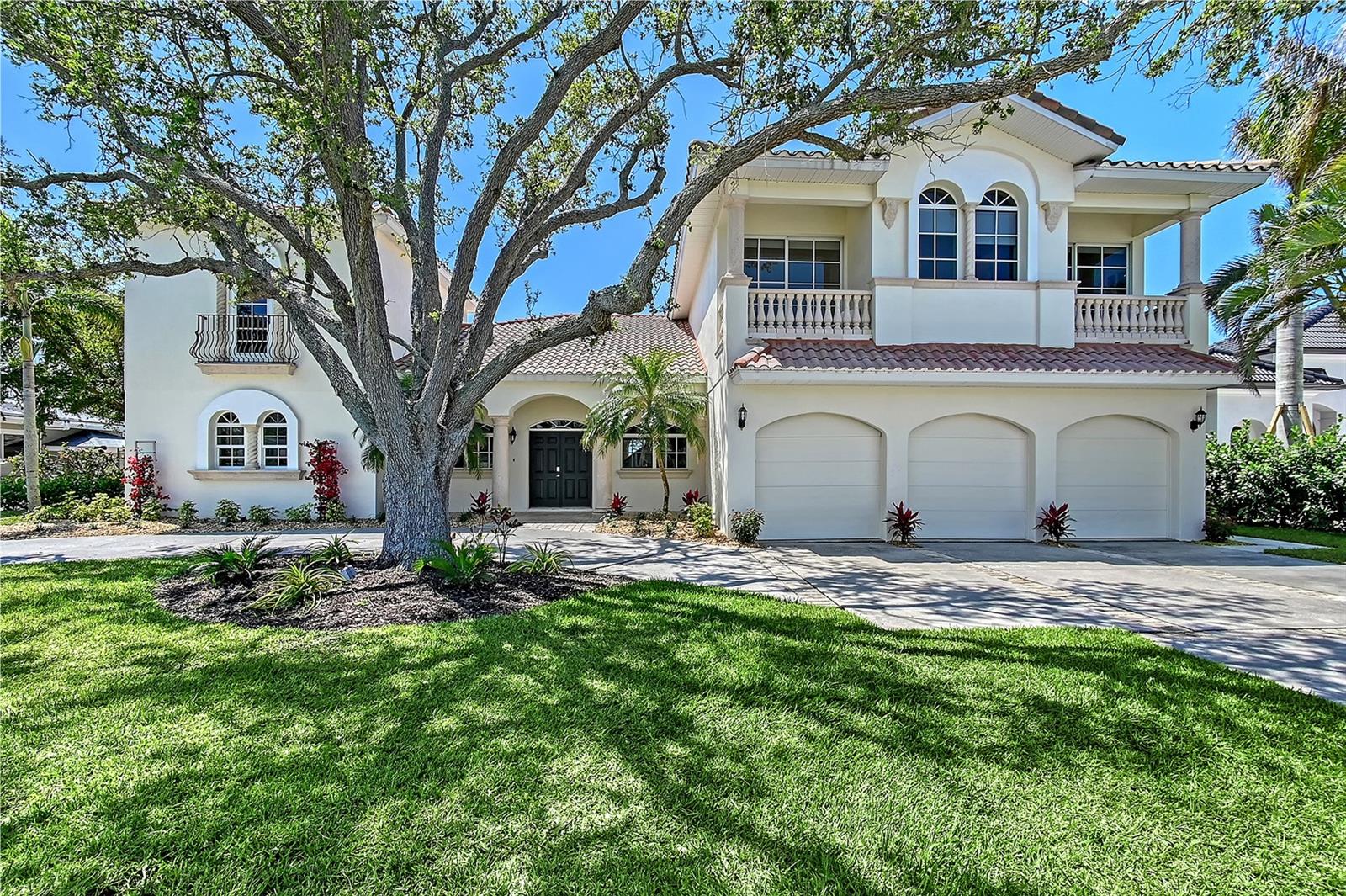 SAPPHIRE SHORES - Residential