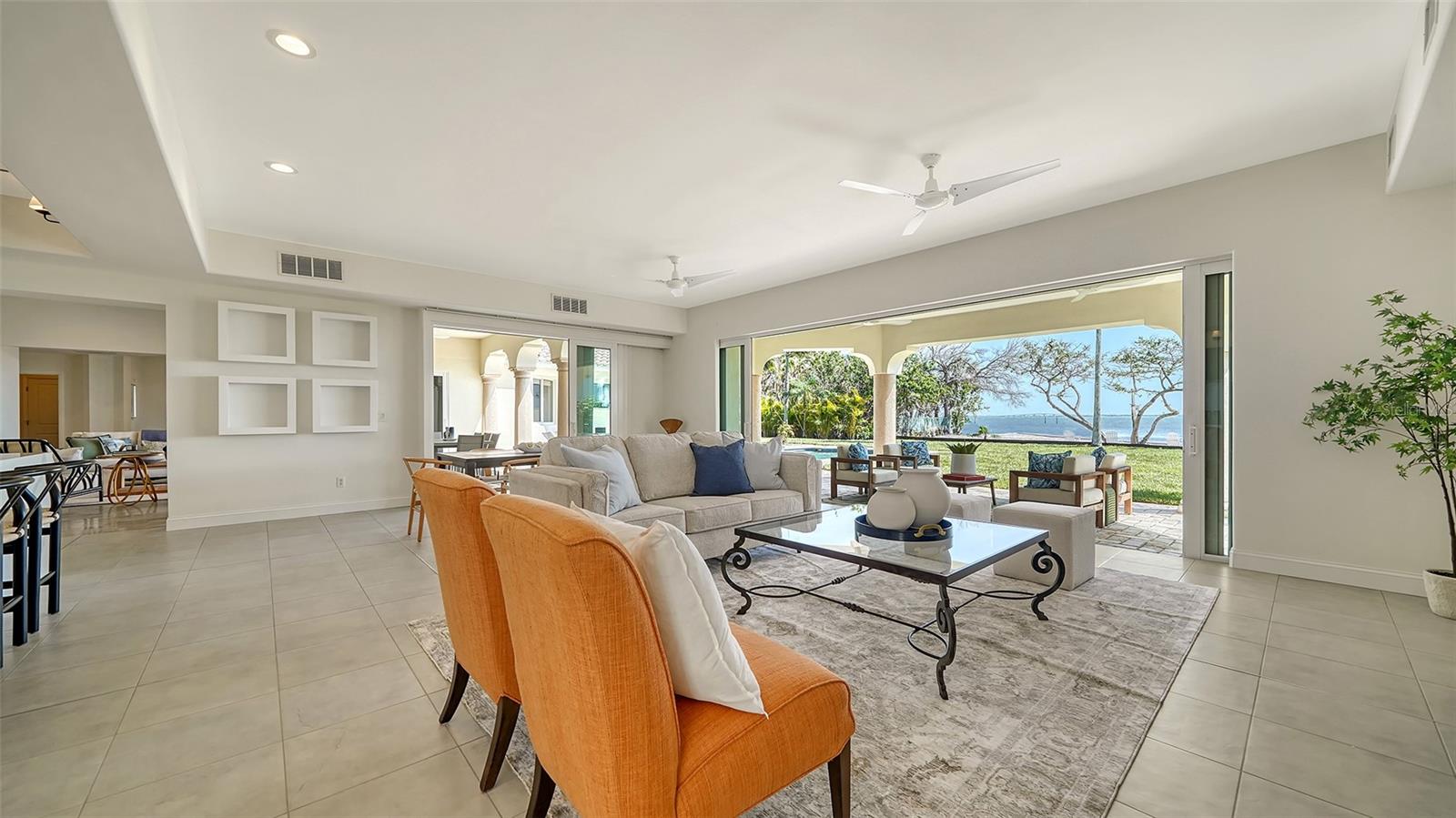 SAPPHIRE SHORES - Residential