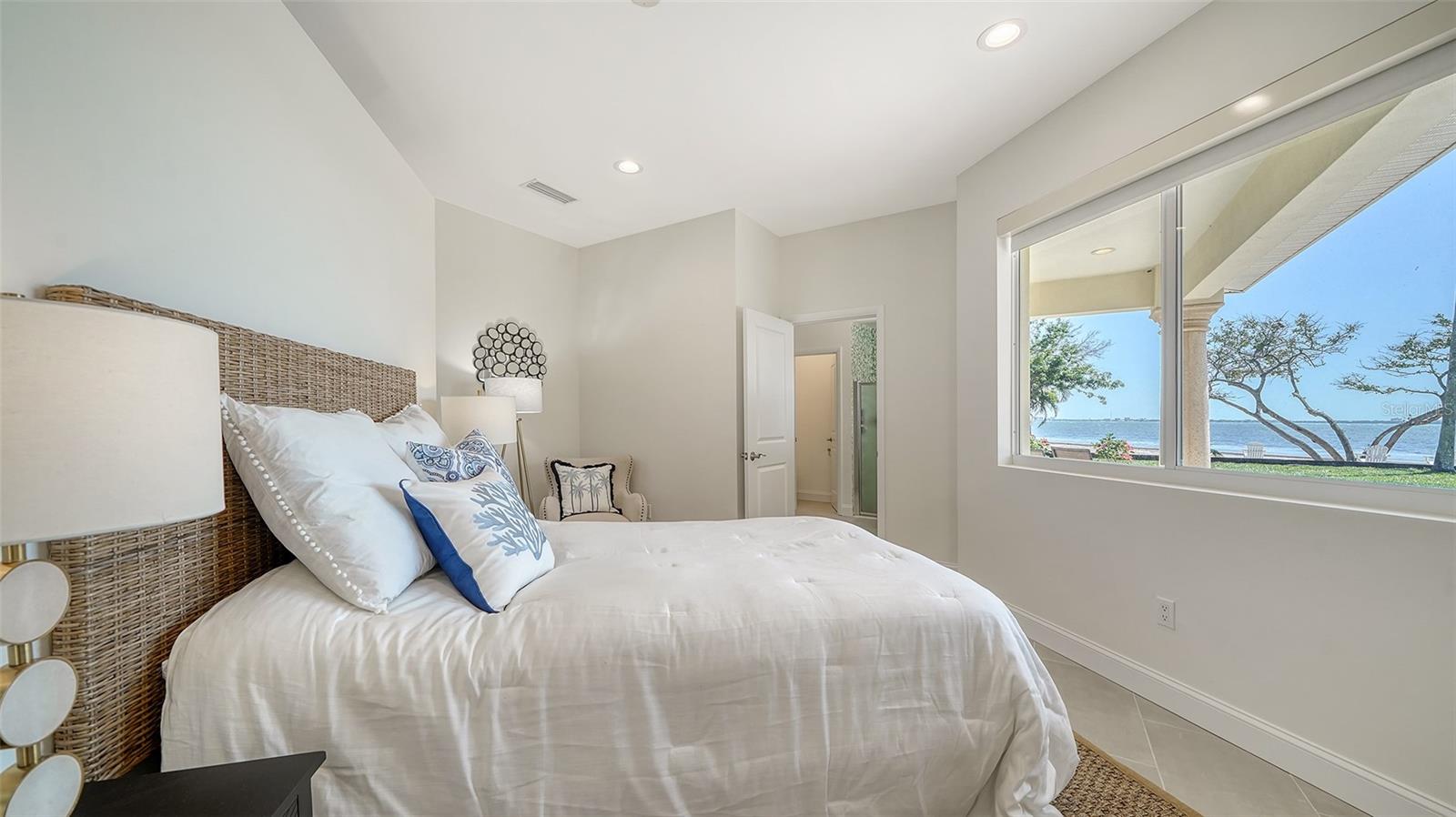 SAPPHIRE SHORES - Residential