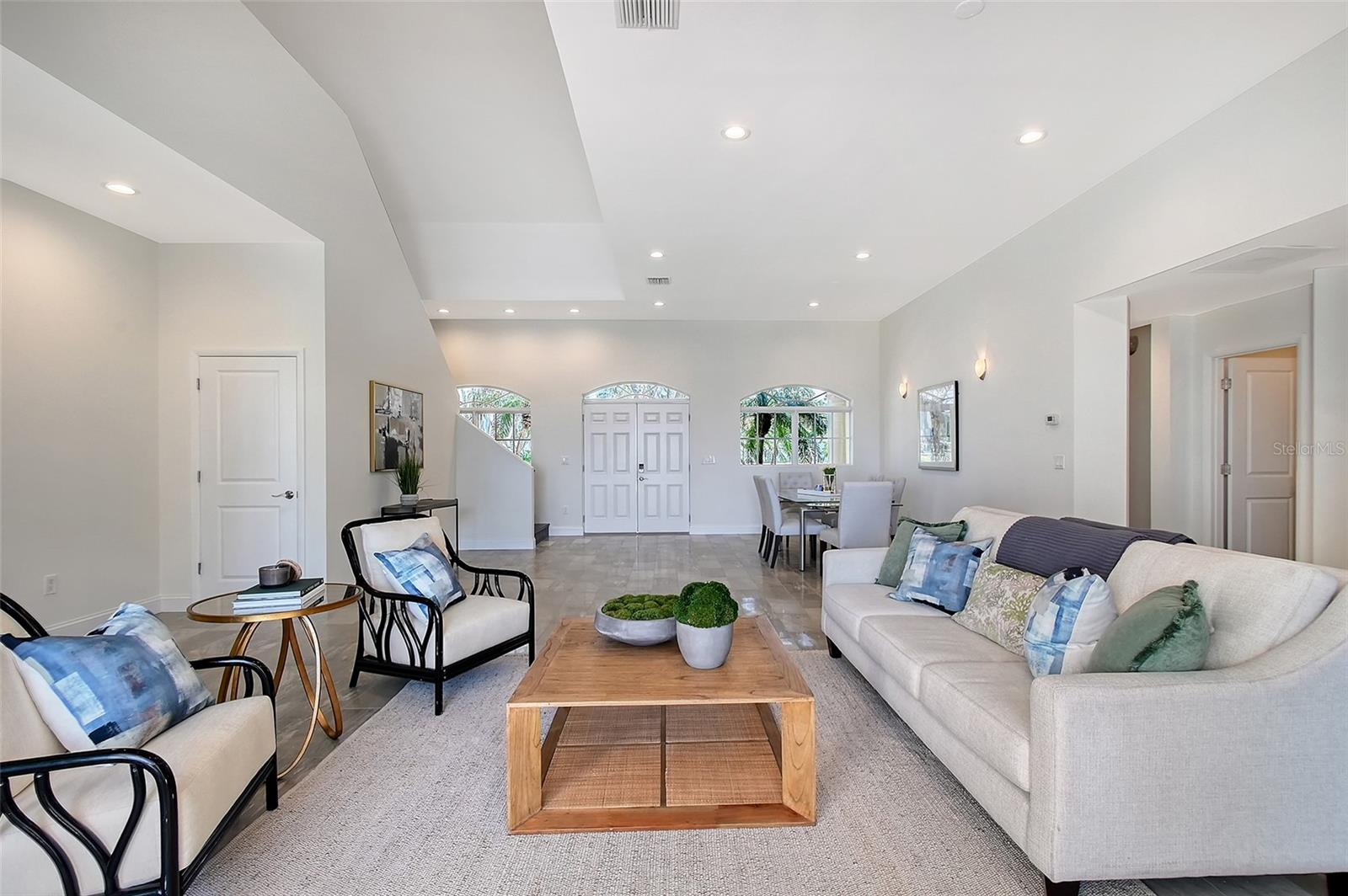 SAPPHIRE SHORES - Residential