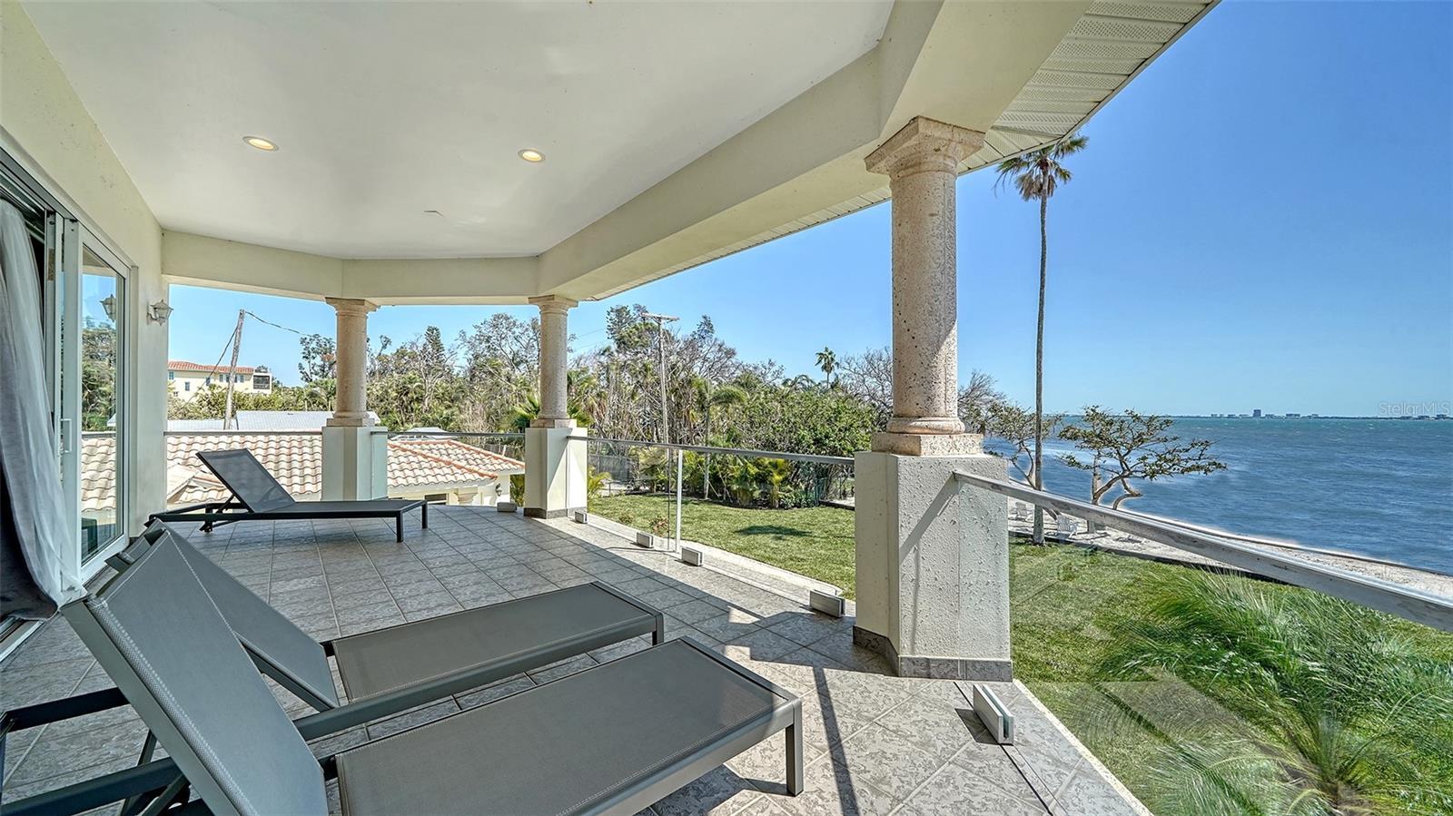 SAPPHIRE SHORES - Residential