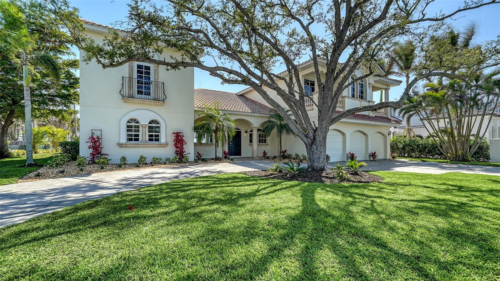 SAPPHIRE SHORES - Residential