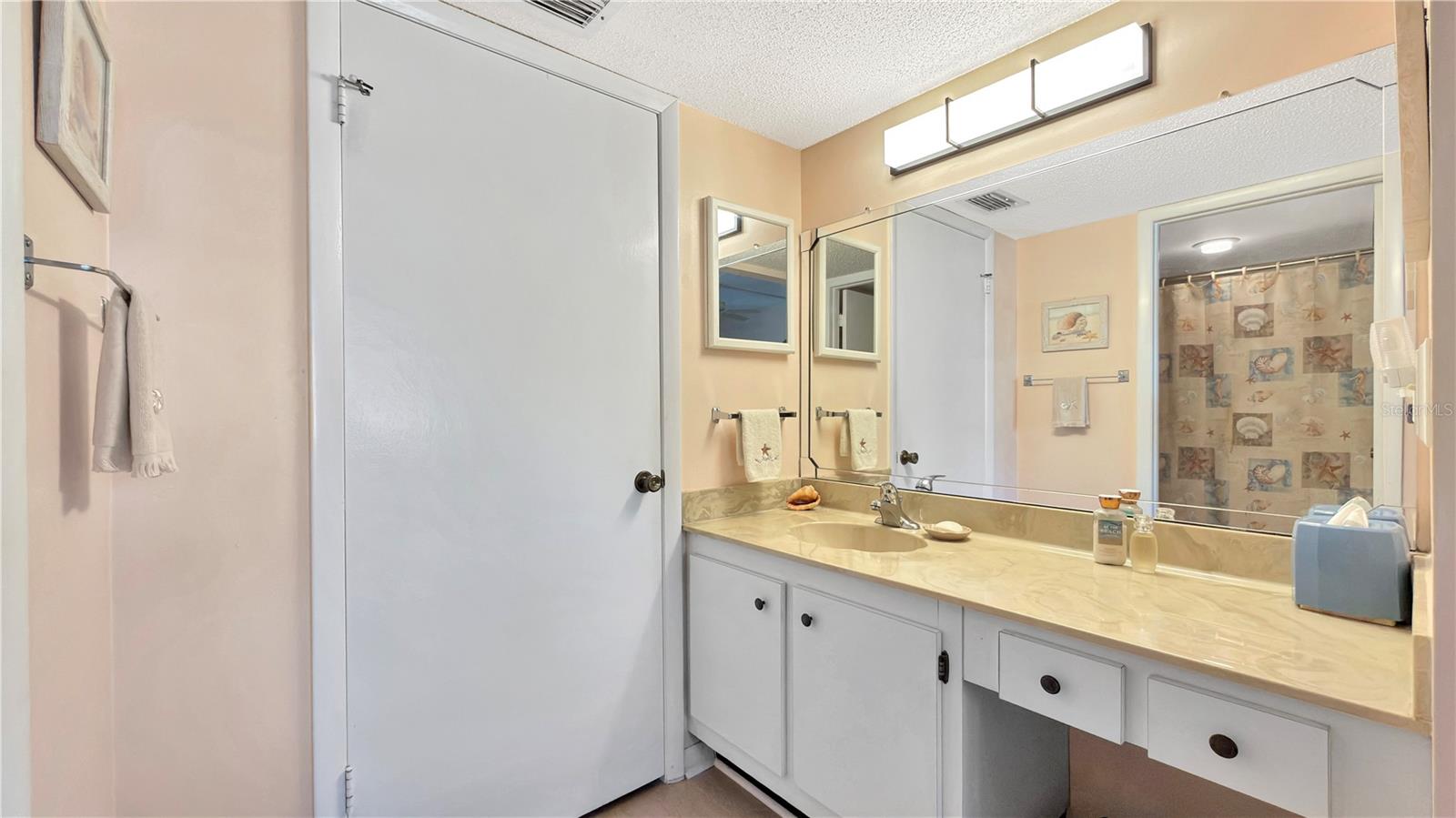 LAKEVIEW OF LARGO SOUTH CONDO - Residential