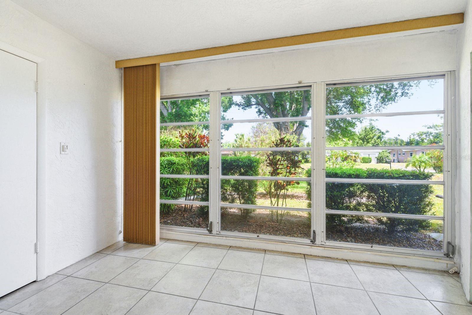 PENTHOUSE GROVES - Residential