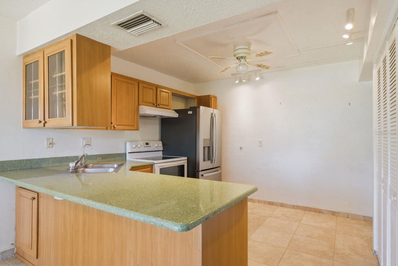 PENTHOUSE GROVES - Residential