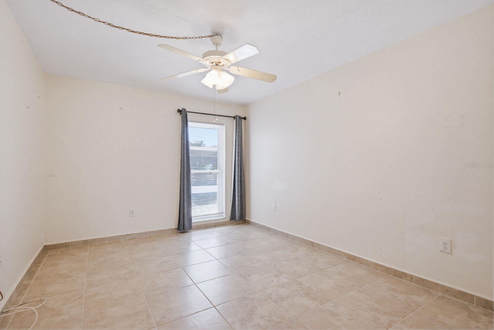 PENTHOUSE GROVES - Residential