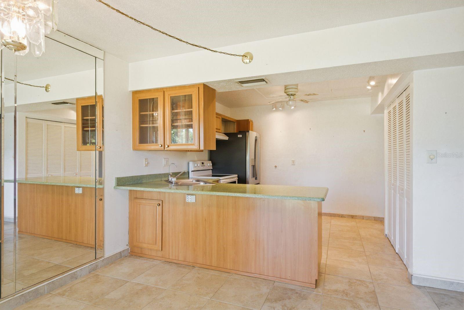 PENTHOUSE GROVES - Residential