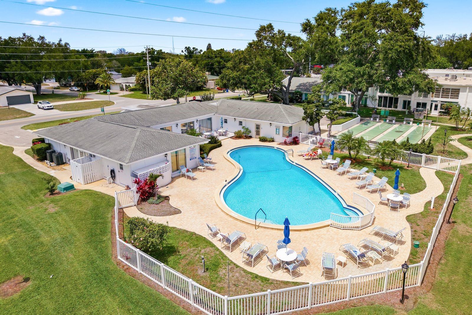 PENTHOUSE GROVES - Residential