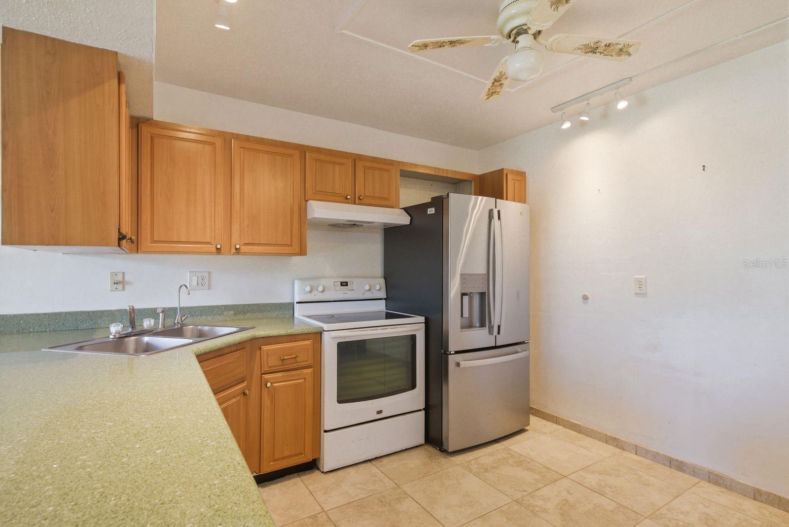 PENTHOUSE GROVES - Residential